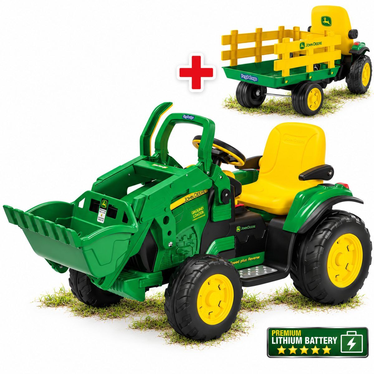 Grün-gelber John Deere Ground Loader Elektro-Kindertraktor mit funktionstüchtigem Frontlader steht auf Gras. Daneben, per rotem Pluszeichen verbunden, ein passender John Deere Anhänger. Antrieb: Premium Lithium Batterie.