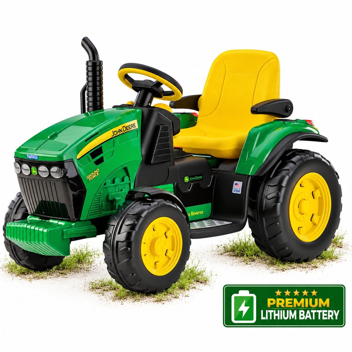 Grün-gelber John Deere Ground Force Elektro-Kindertraktor mit leuchtend gelbem Sitz, schwarzen Rädern mit gelben Felgen, schwarzem Lenkrad und Auspuff. John Deere Logos sichtbar. Unten rechts grünes Premium Lithium Batterie-Etikett. Steht auf Gras.