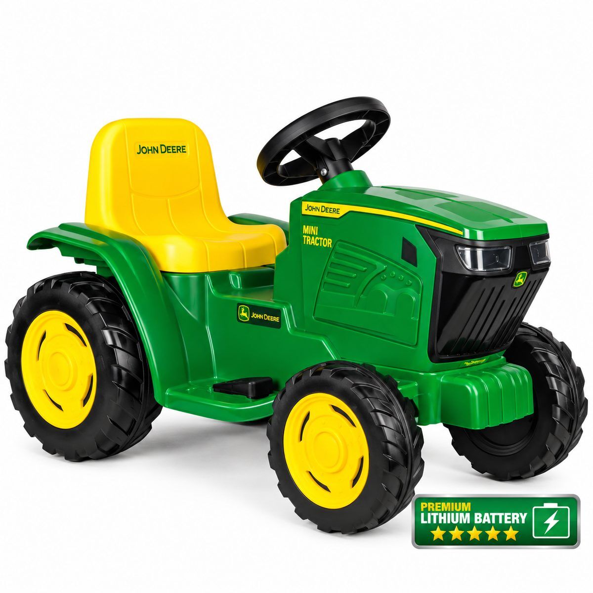 Grüner John Deere Mini Kindertraktor mit gelbem Sitz und gelben Radnaben. Das Elektrofahrzeug ist vorne rechts leicht erhöht dargestellt, mit schwarzem Lenkrad und profilierten Rädern. Unten rechts: "PREMIUM LITHIUM BATTERY" mit vier Sternen.